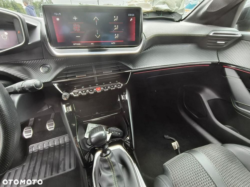 Peugeot 208 - 12