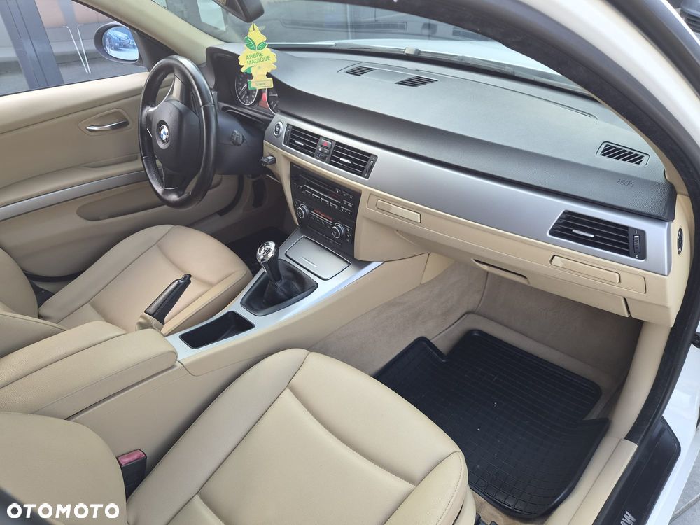 BMW Seria 3 320i - 21