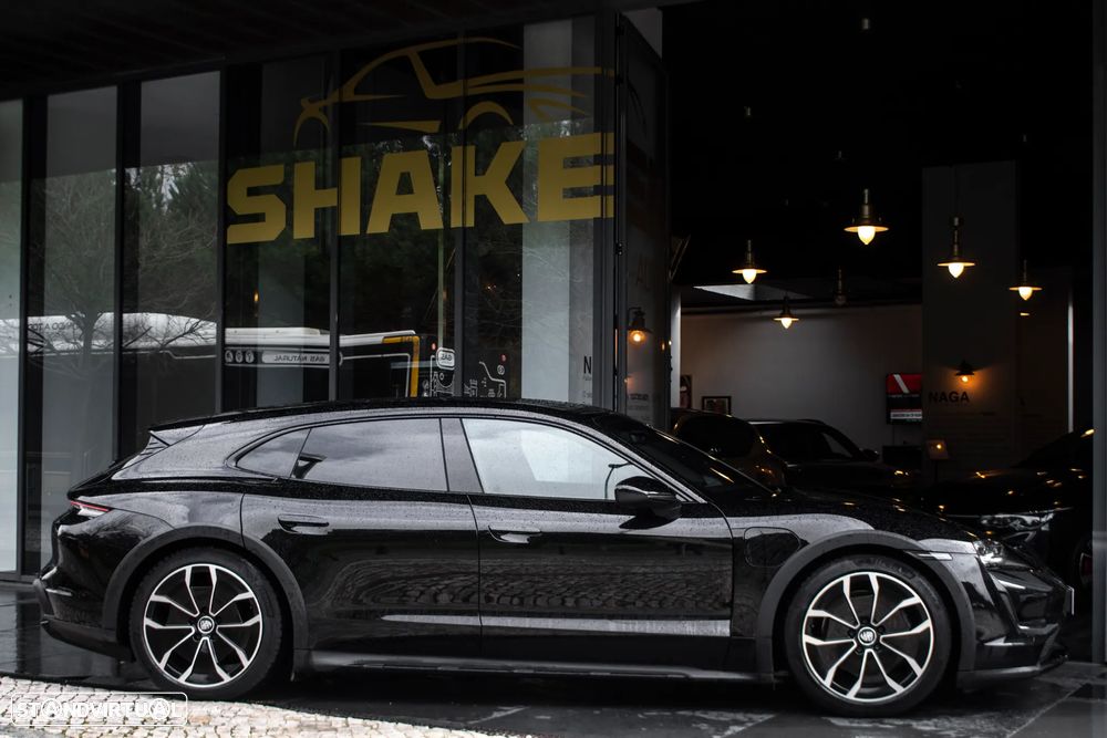 Porsche Taycan Cross Turismo 4 - 5