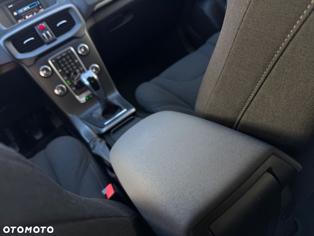 Volvo V40 D2 Drive-E Momentum - 19