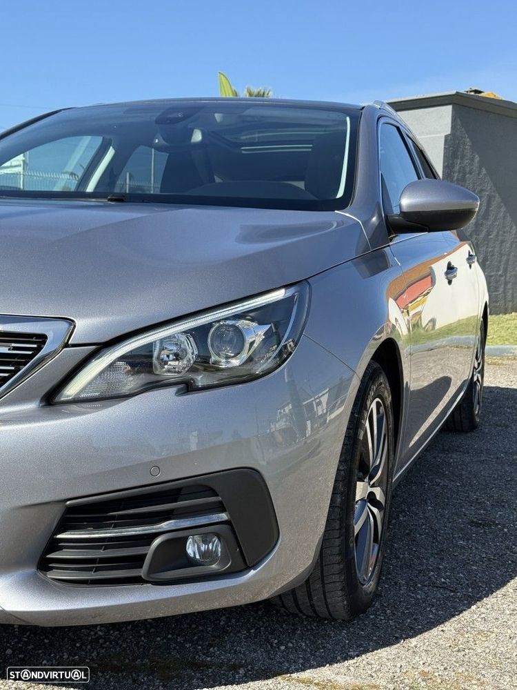 Peugeot 308 1.2 PureTech Allure EAT8 - 18