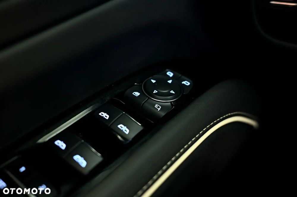 Cadillac Escalade - 31