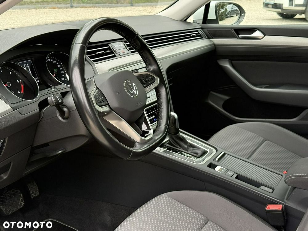 Volkswagen Passat - 10