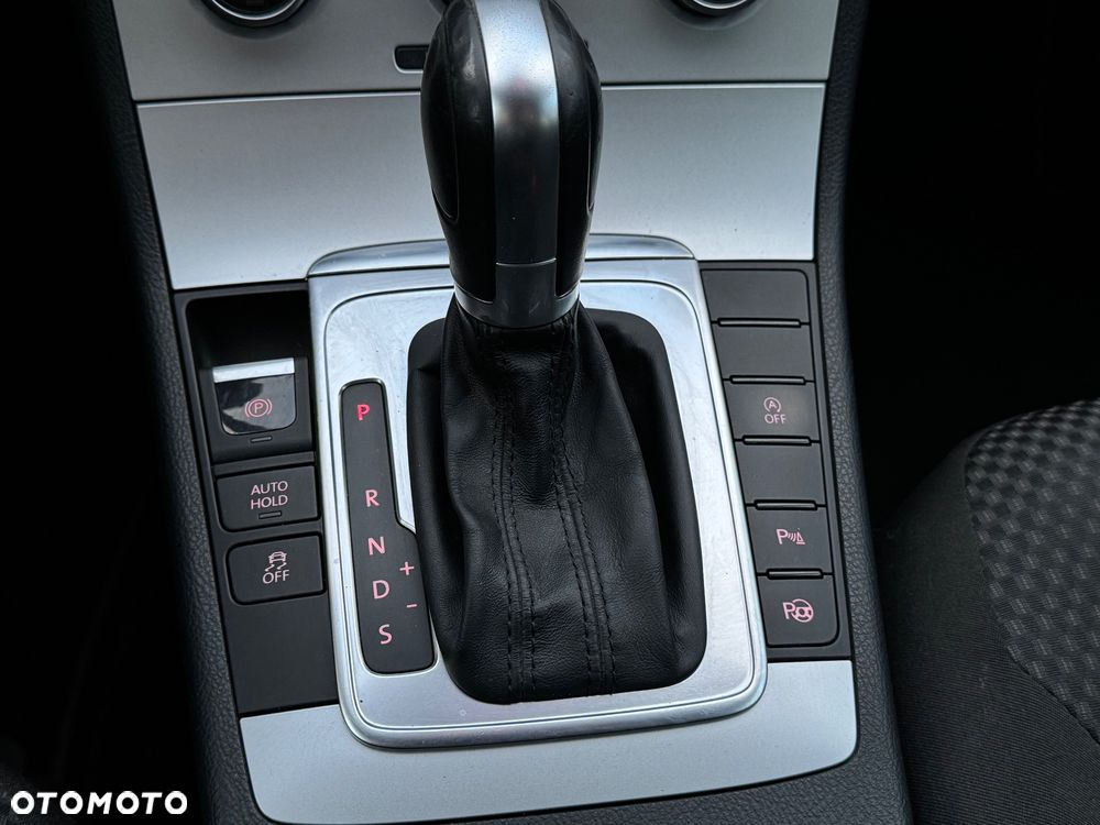 Volkswagen Passat - 13