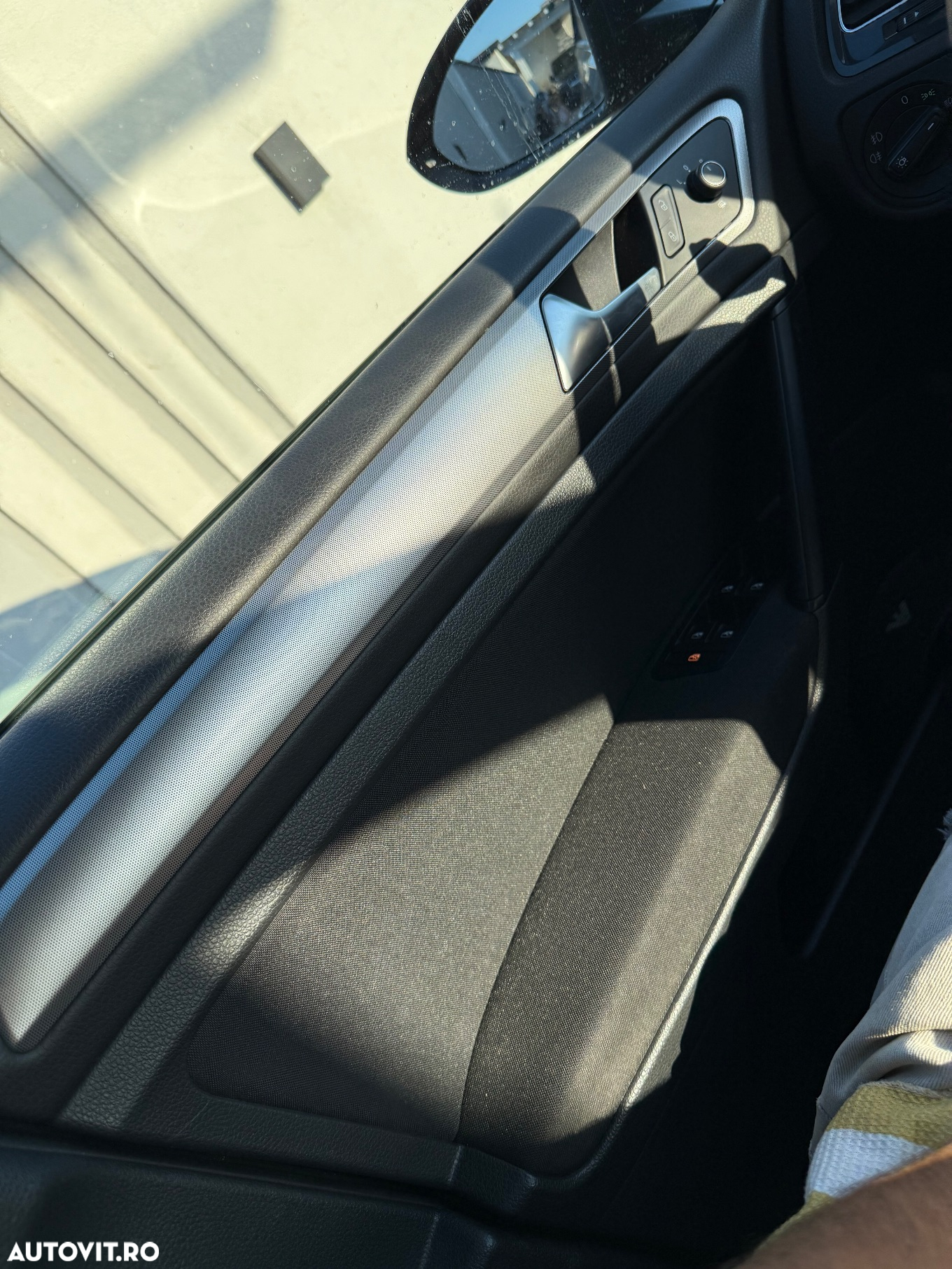 Volkswagen Golf 1.6 TDI Highline - 24