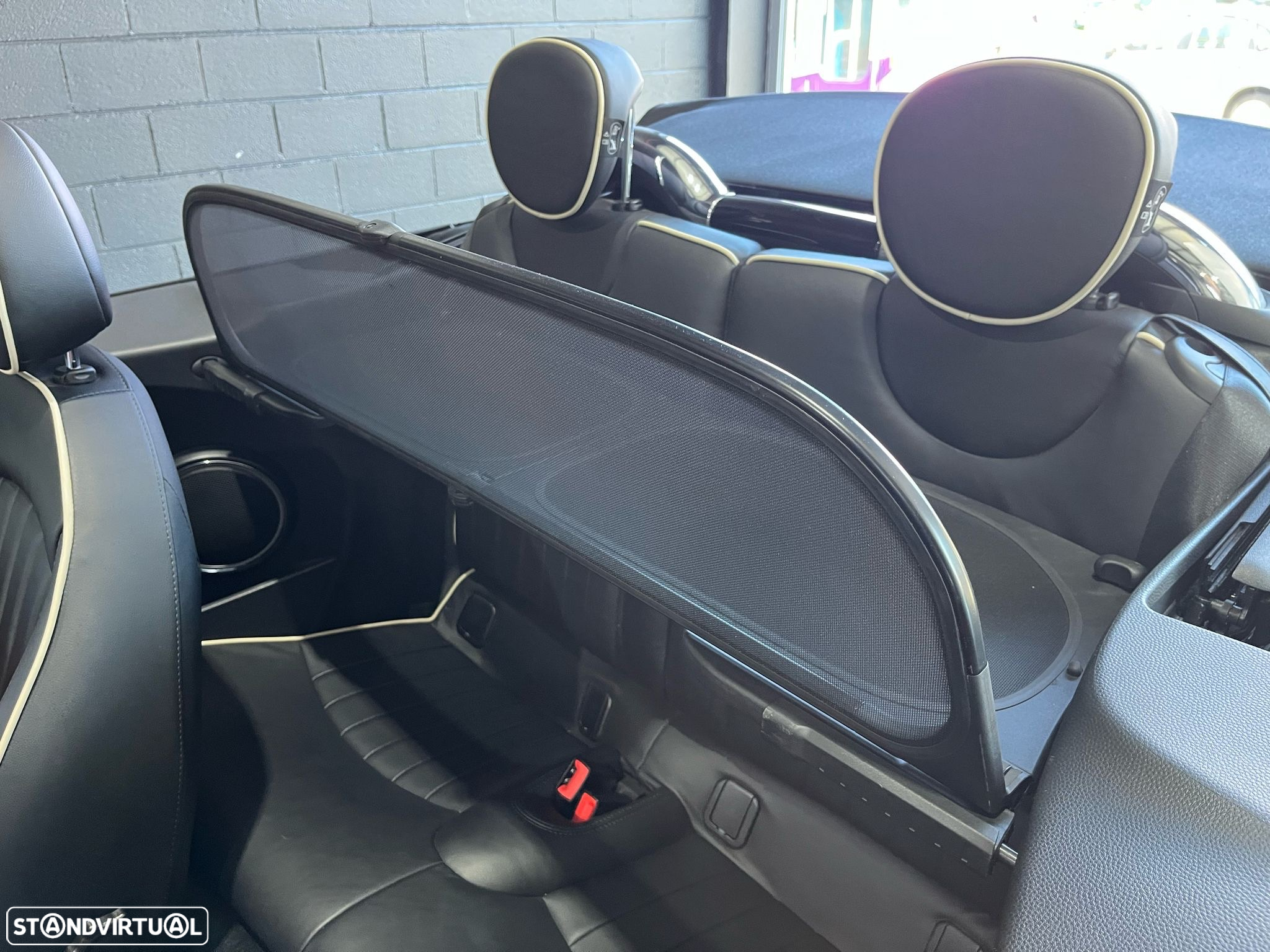 MINI Cabrio John Cooper Works - 31