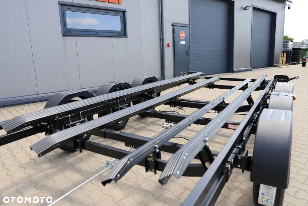 Lorries Przyczepa Podłodziowa PP35-9825 w Kolorze Czarnym Do Łodzi Max 9.8 M DMC 3500 kg Tylne Lampy LED - 9