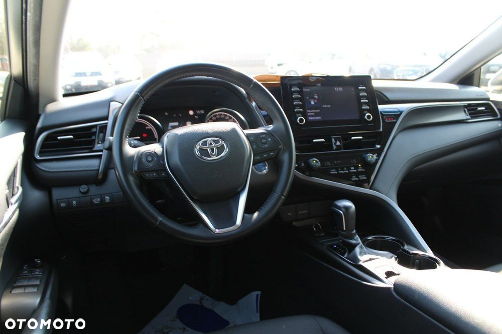Toyota Camry - 17