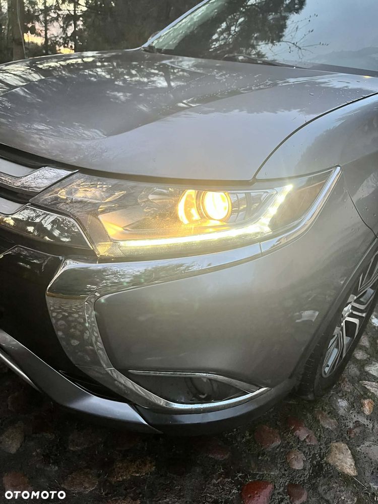 Mitsubishi Outlander - 12