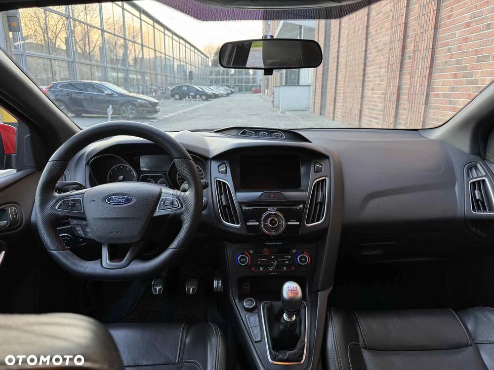 Ford Focus 2.0 EcoBoost ST - 15