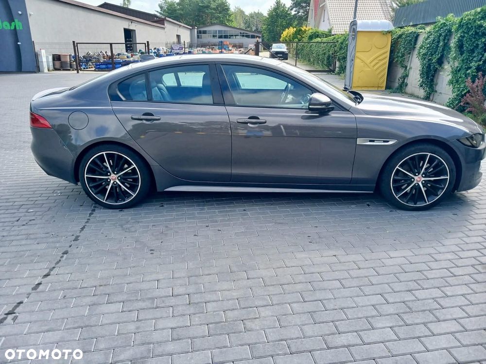 Jaguar XE 2.0 D AWD R-Sport - 5
