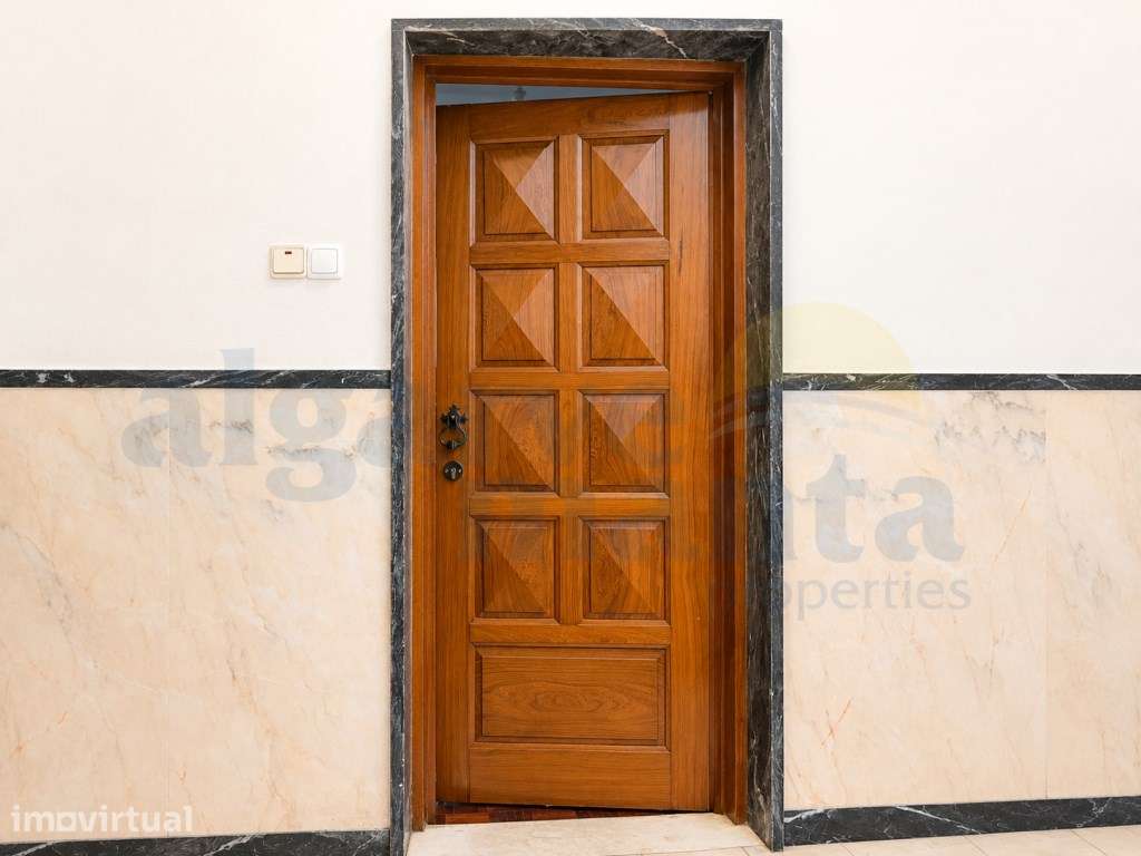 Apartamento T4 com Terraço no Coração de Vila Real de Santo António - Grande imagem: 3/35