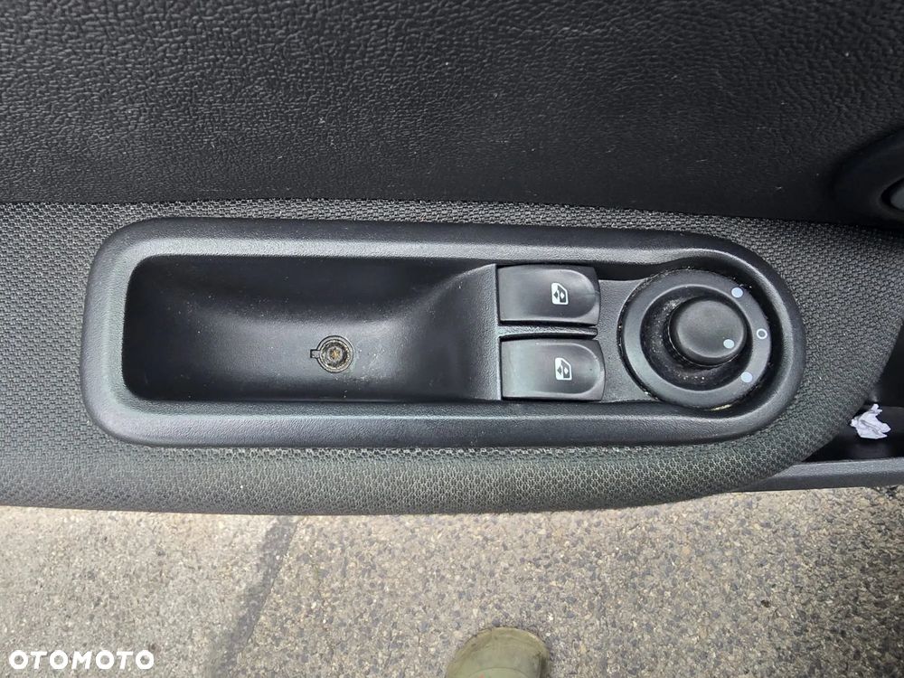 Renault Clio 1.2 16V 75 Expression - 13