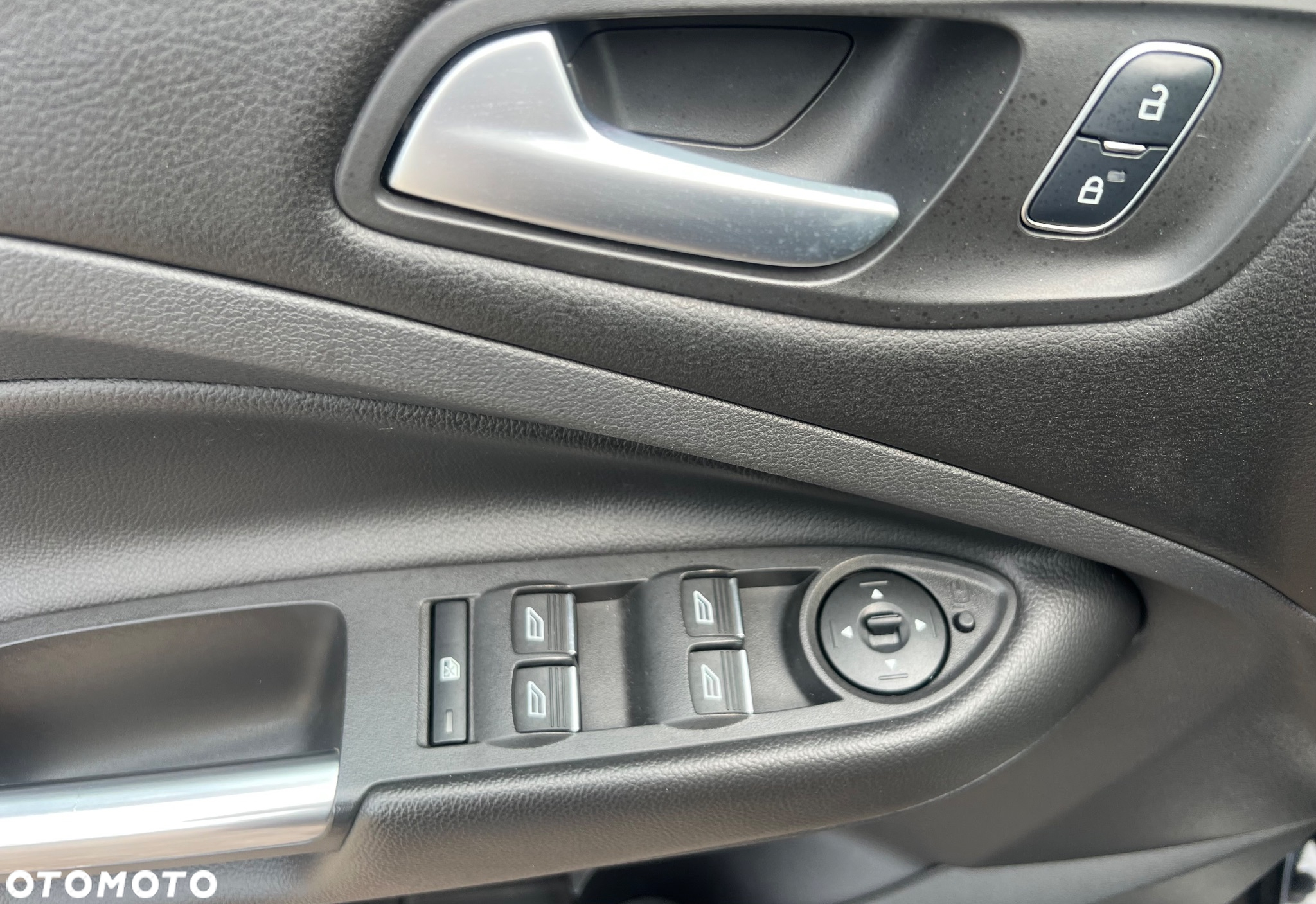 Ford Kuga 1.5 EcoBoost FWD Titanium - 25