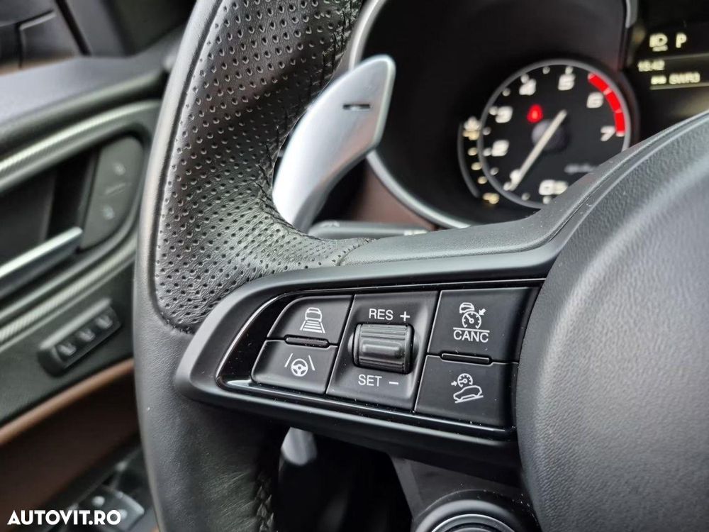 Alfa Romeo Stelvio - 16