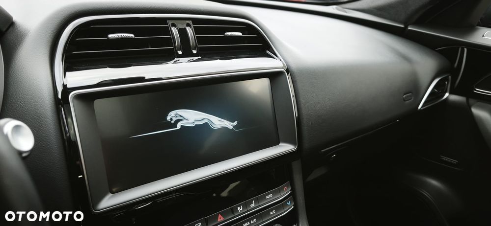 Jaguar F-Pace 2.0 i4D RWD Pure - 24