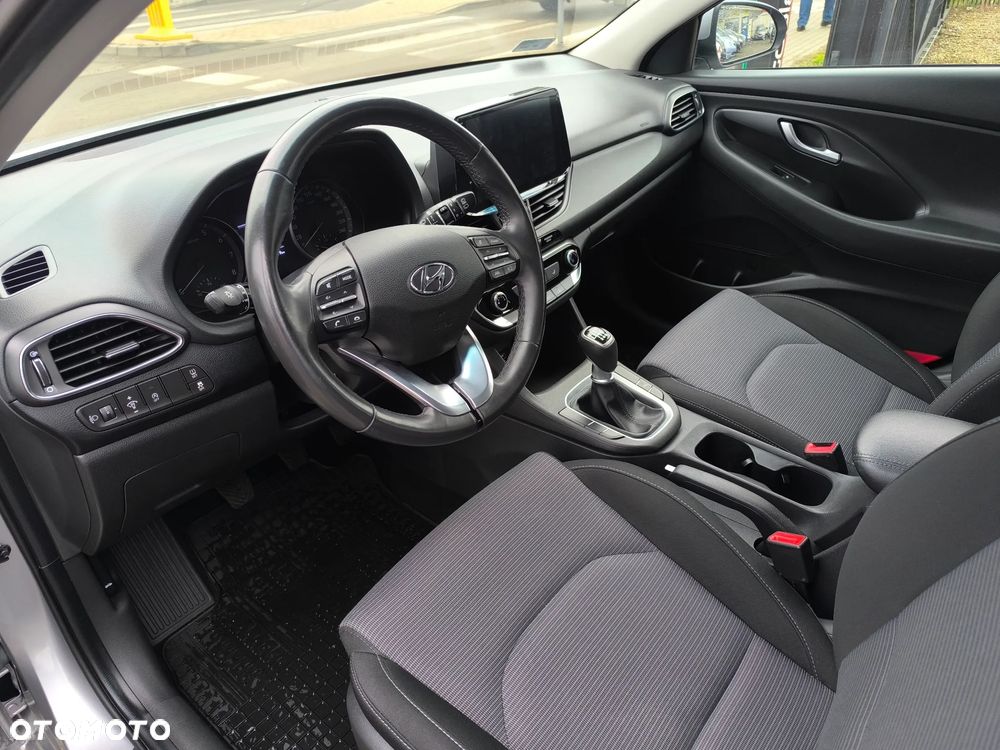Hyundai i30 1.5 DPI Classic + - 13