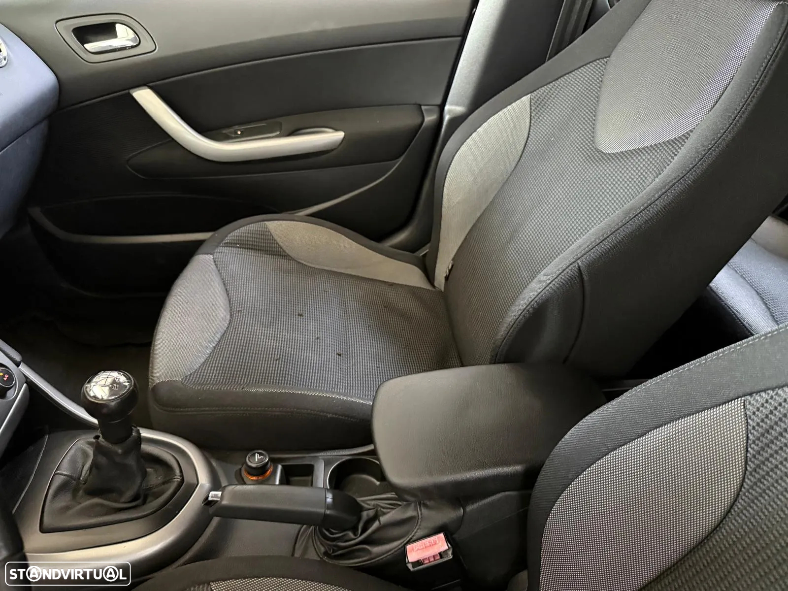 Peugeot 308 1.4 16V Executive - 15