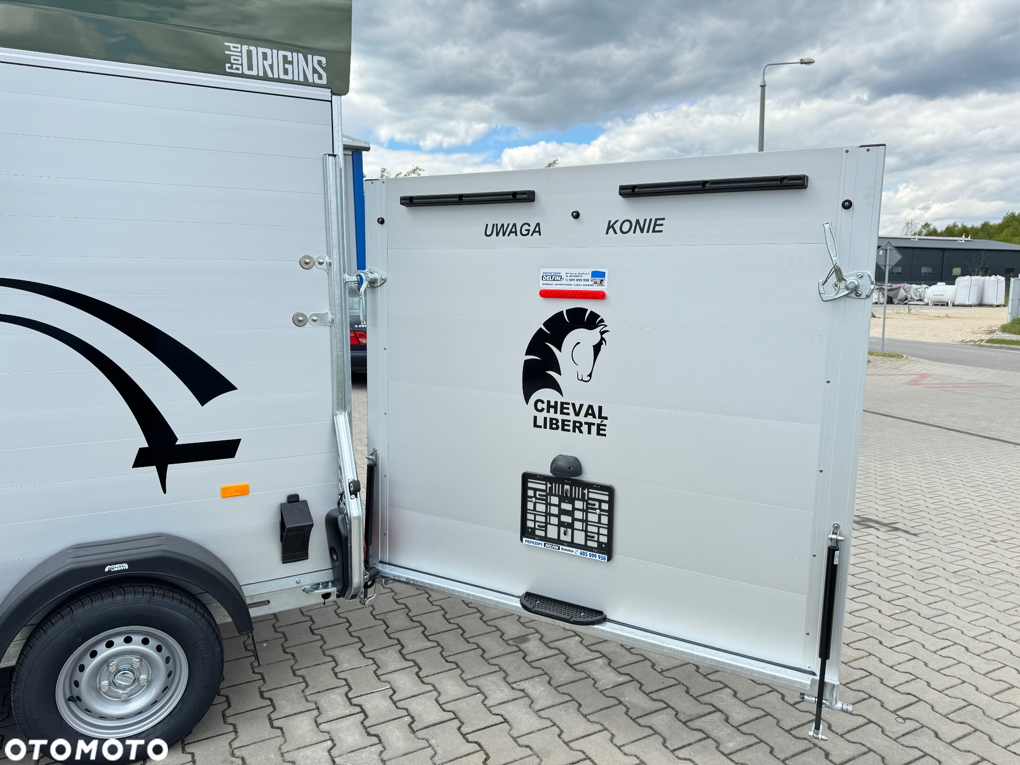 Cheval Liberte Gold Orgin Alu + siodlarnia , do przewozu 2 koni , 2000 kg - 22