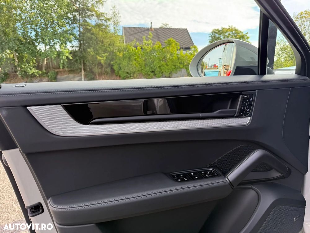 Porsche Cayenne Coupe E-Hybrid - 11