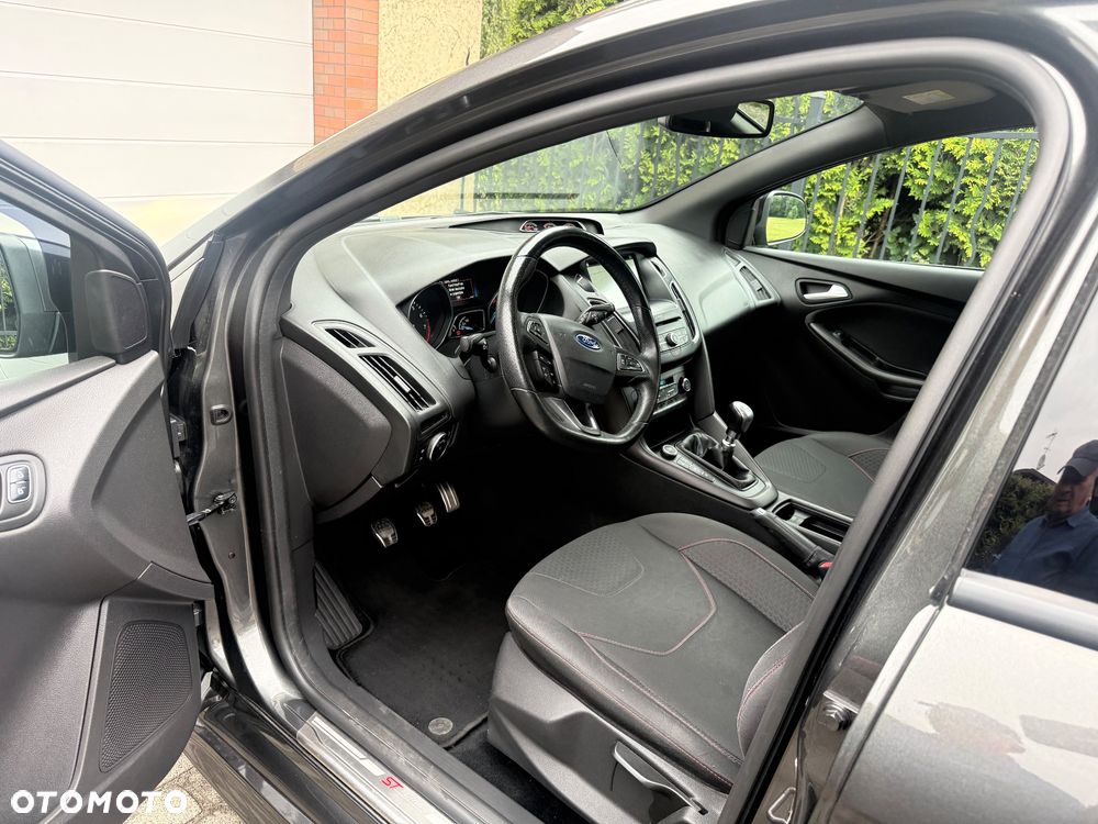 Ford Focus 1.5 EcoBoost ST-Line - 9