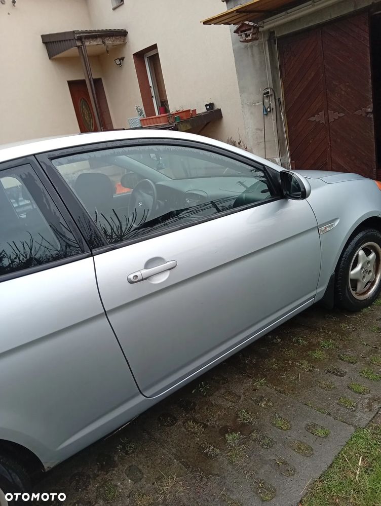 Hyundai Accent - 3