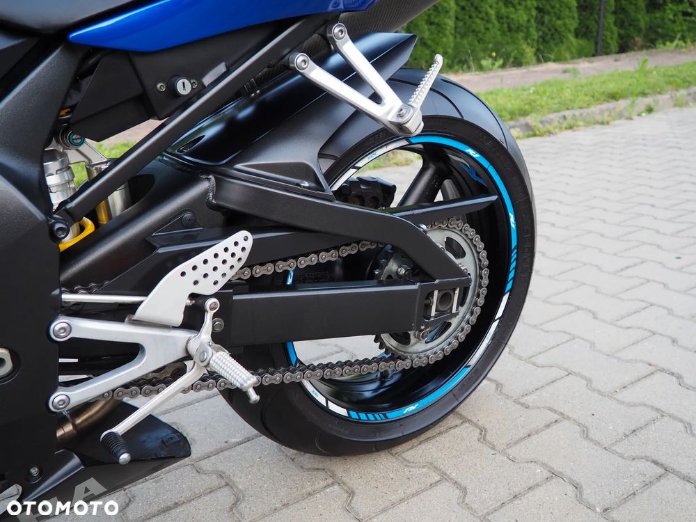 Yamaha R1 - 19