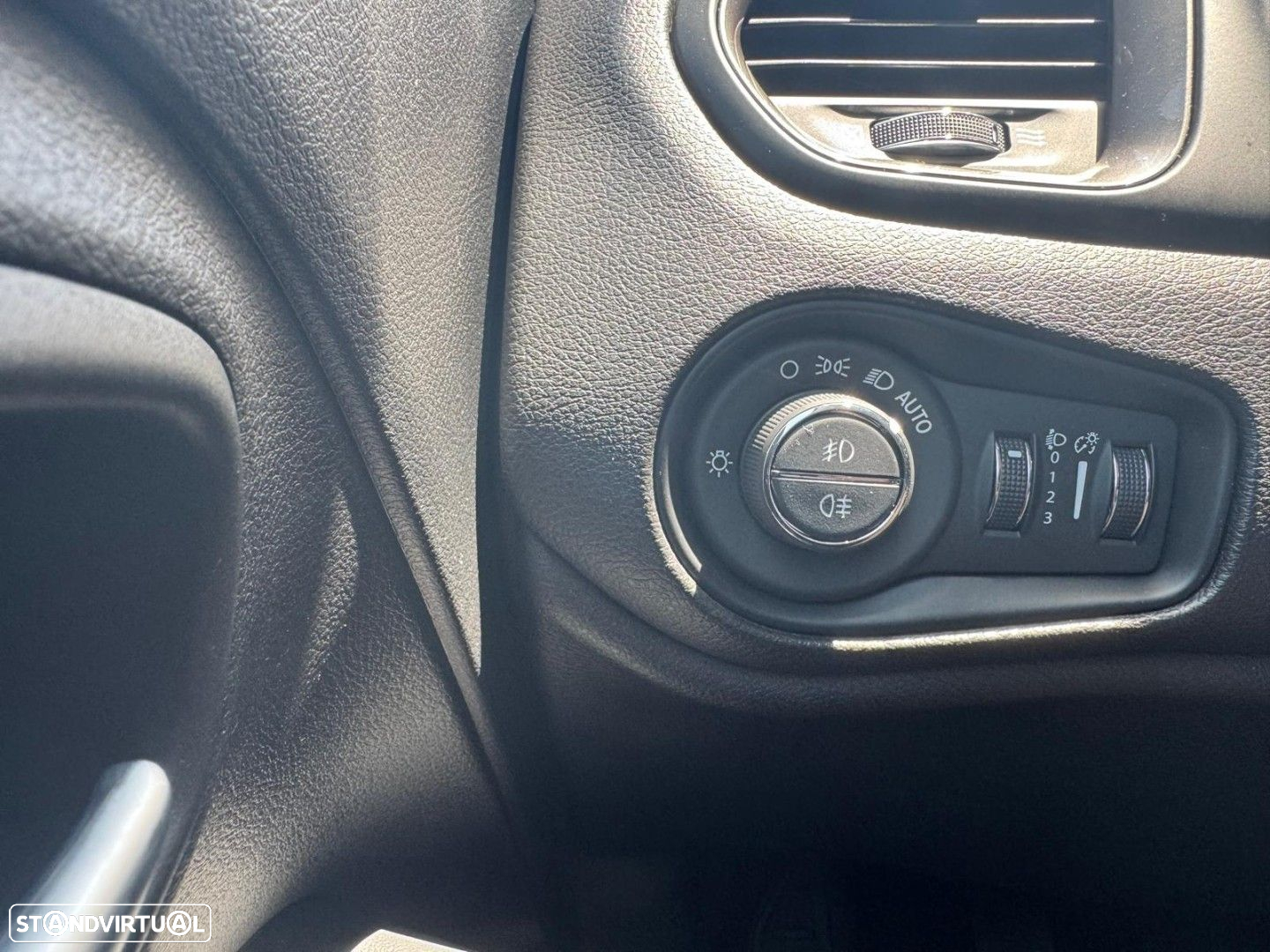 Jeep Renegade 1.0 T Limited - 12