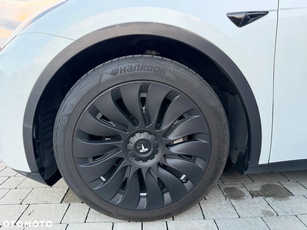 Tesla Model Y Long Range AWD - 34
