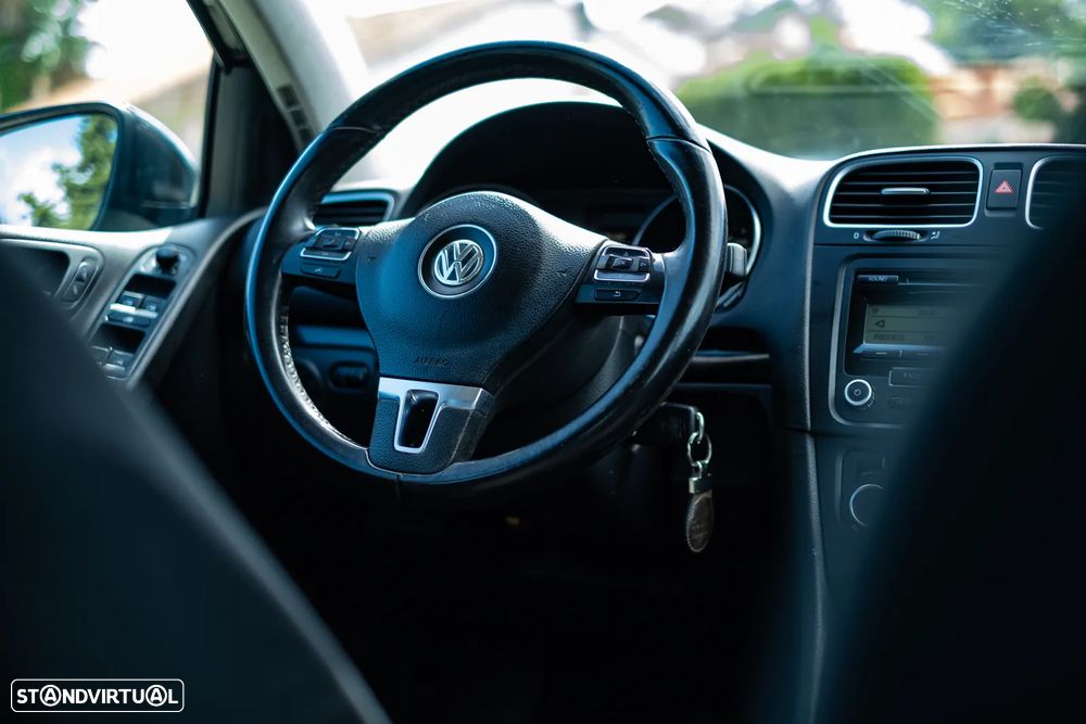 VW Golf 2.0 TDi Highline DSG - 17