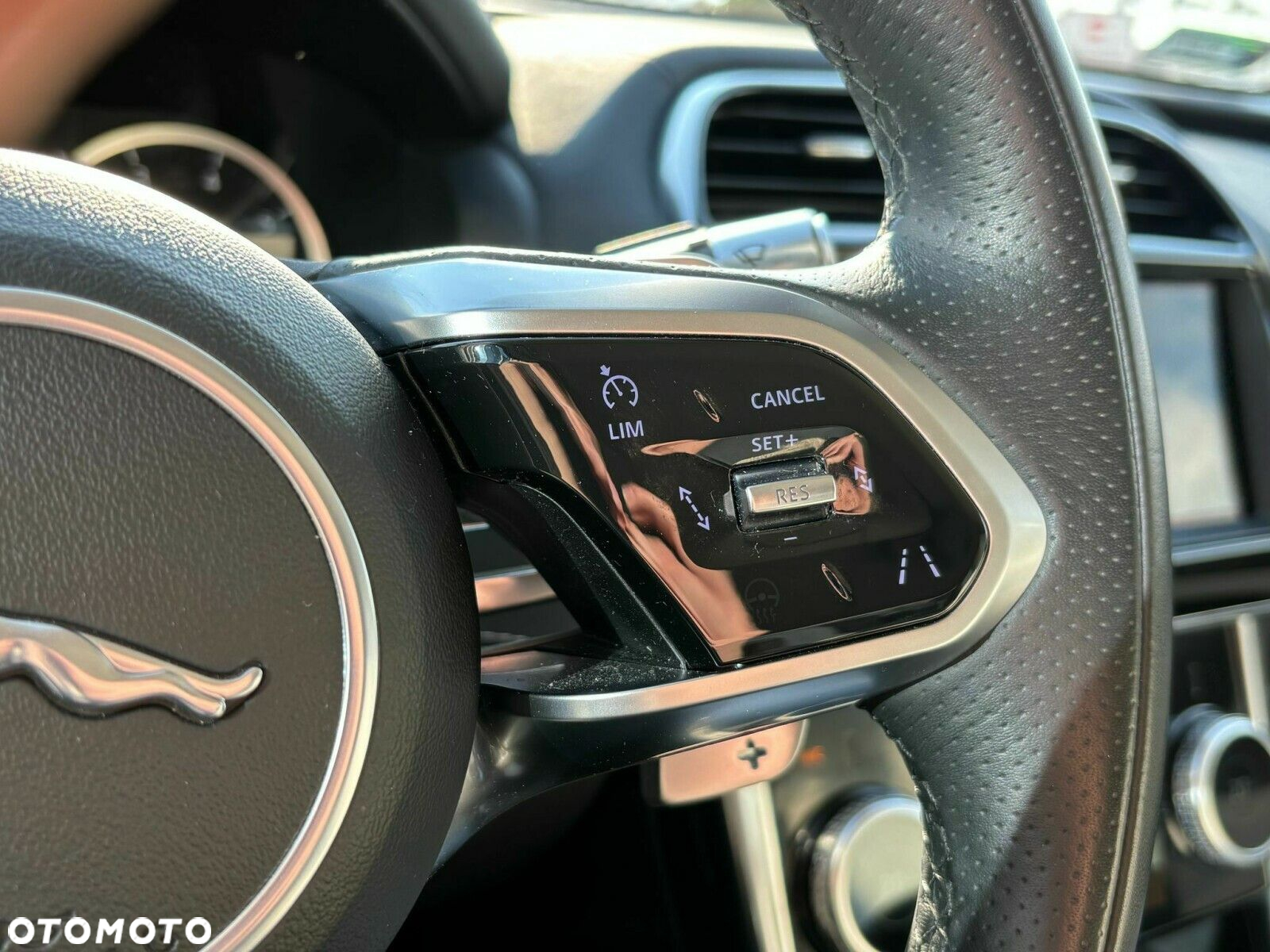 Jaguar XE 2.0 P250 R-Dynamic Black - 22