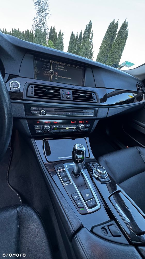 BMW Seria 5 528i xDrive Luxury Line - 13