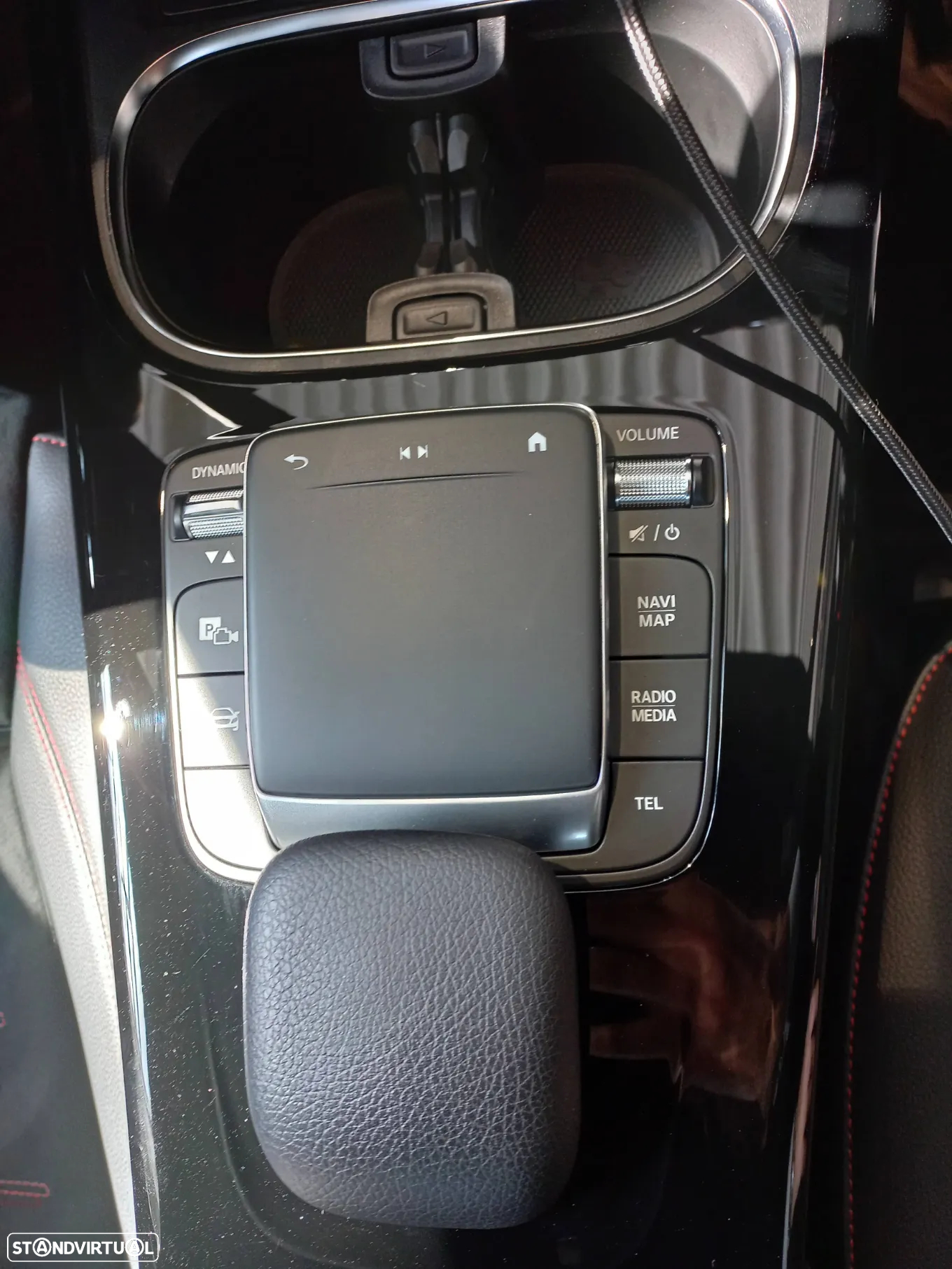 Mercedes-Benz A 250 Limousine e AMG Line - 10