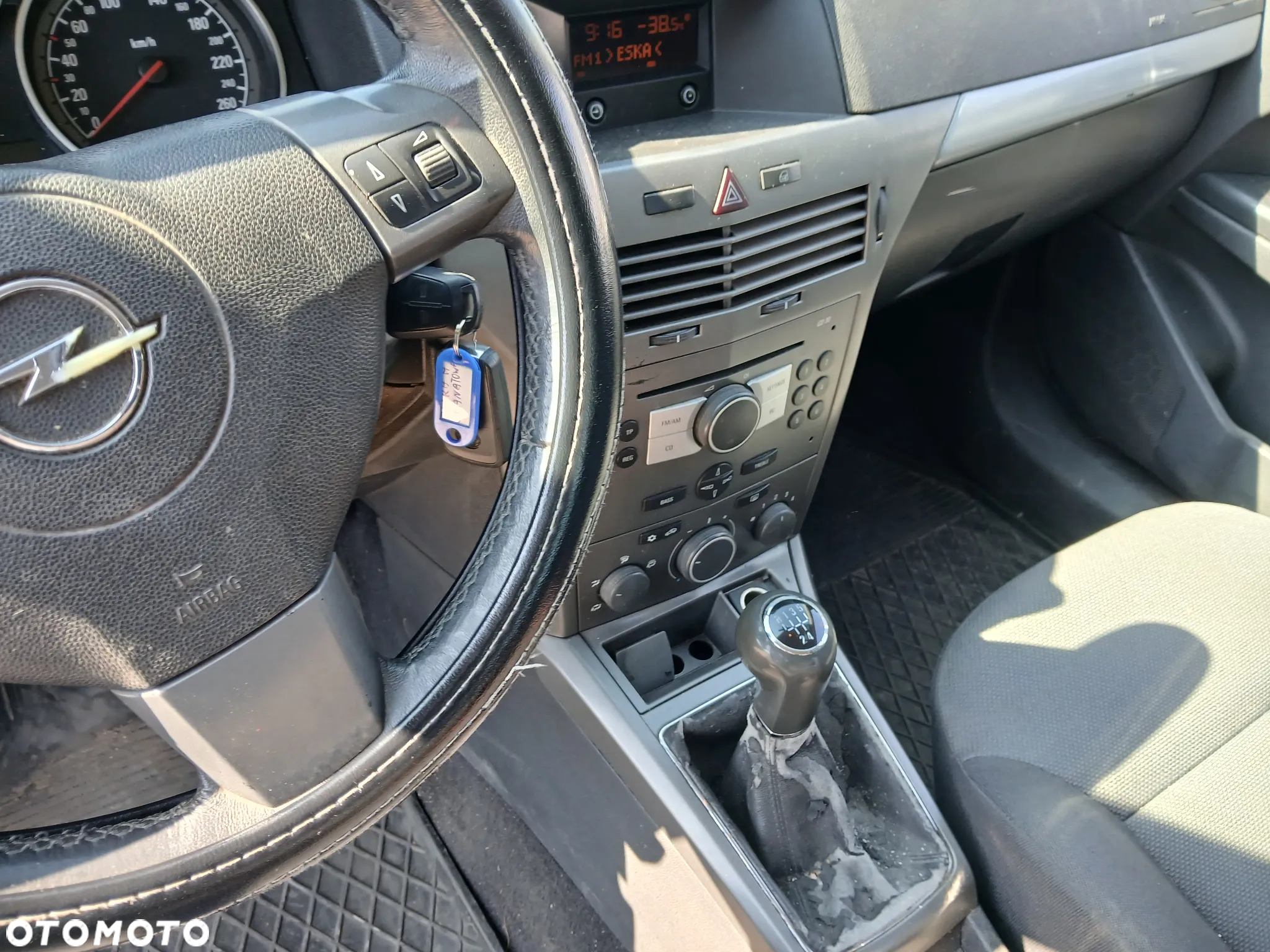 opel astra H HB Z21B fotel fotele kanapa deska kokpit podsufitka boczek boczki klamka podłokietnik - 4