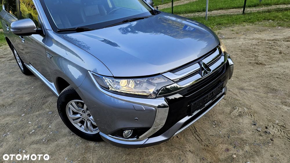 Mitsubishi Outlander 2.0 4WD Plug-In Hybrid - 9