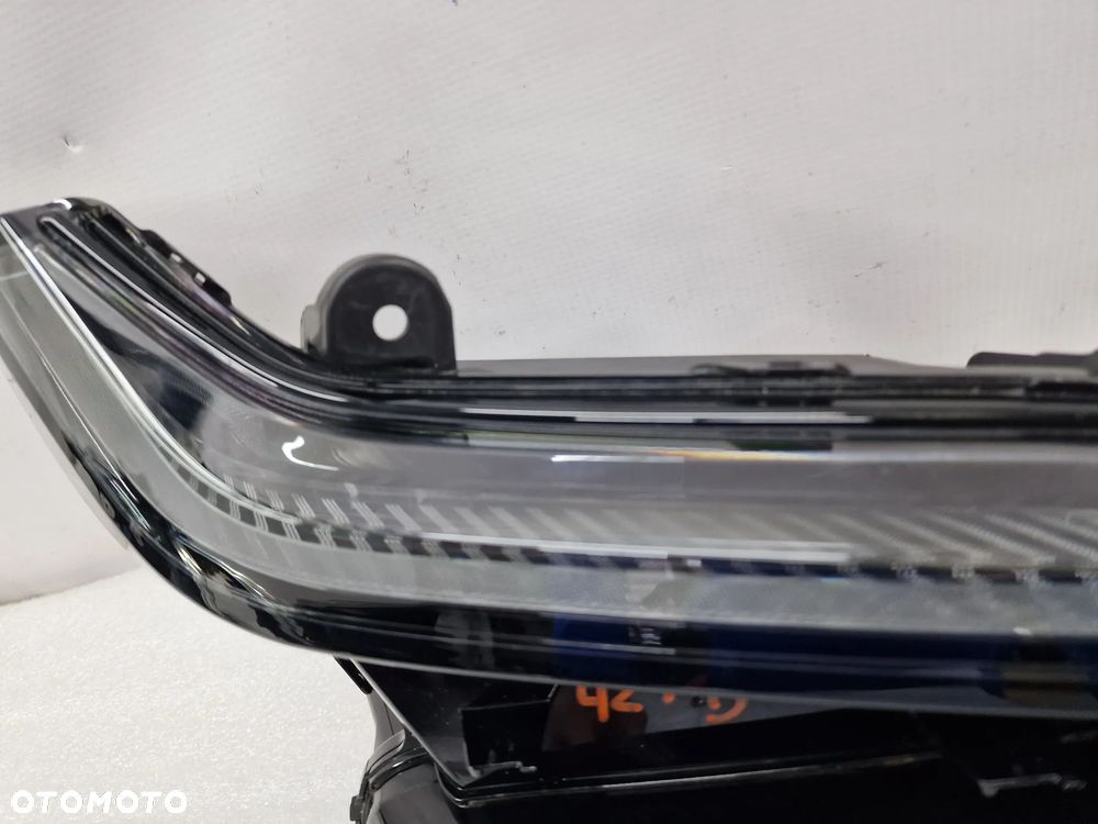 RENAULT MEGANE IV 4 E-TECH E TECH 21- PRAWY HALOGEN / LED / DRL , NR 266009007R / 266009083R , NR AUKCJI LA421 - 19
