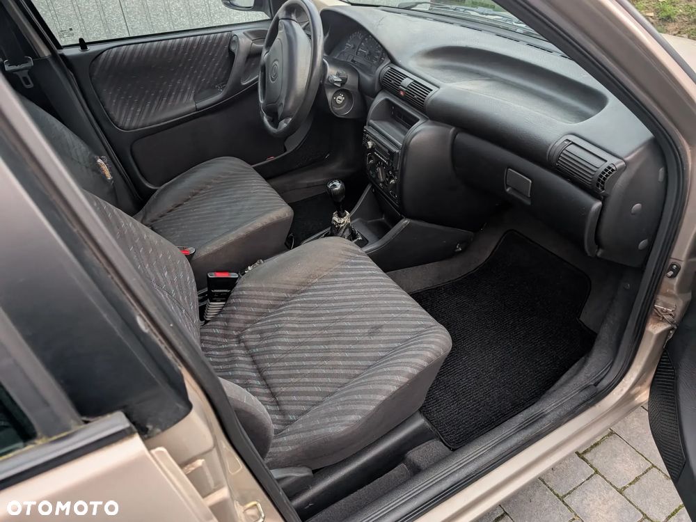 Opel Astra - 16