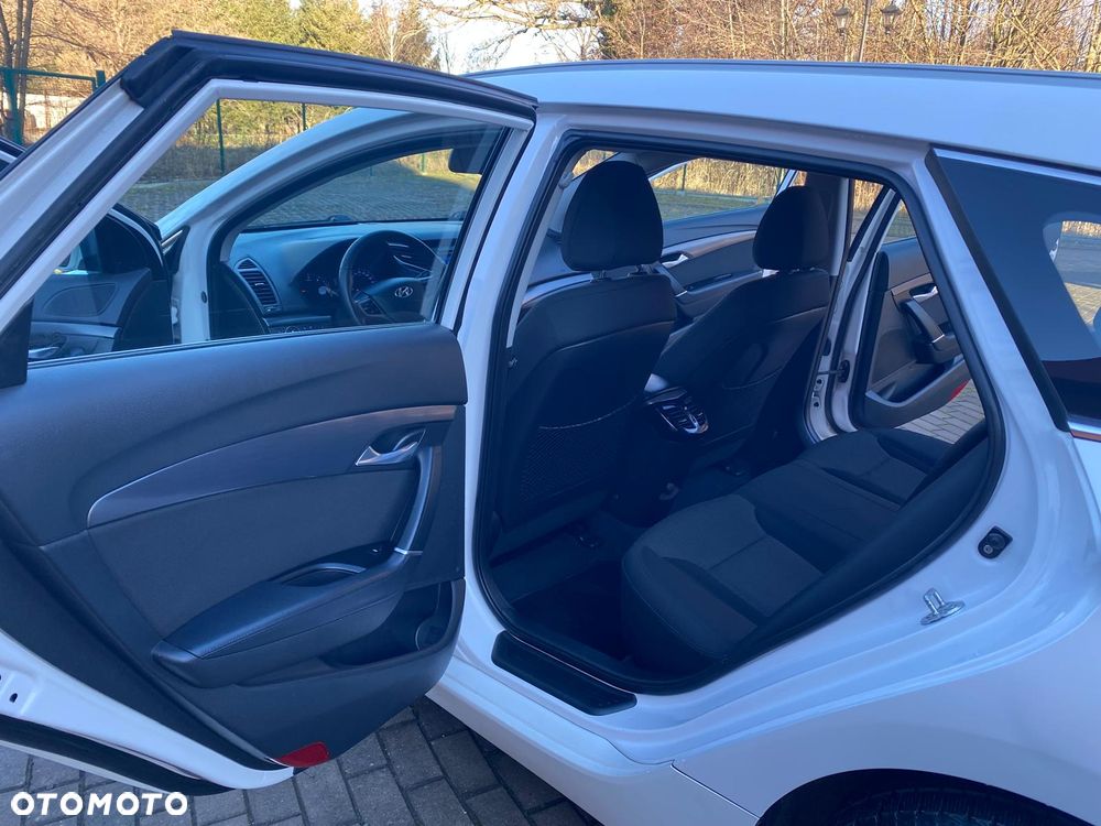 Hyundai i40 Kombi 1.7 CRDi Style - 11