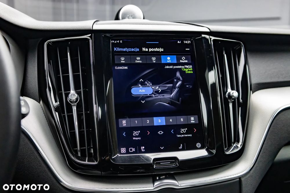 Volvo XC 60 T8 Plug-In Hybrid AWD R-Design - 24