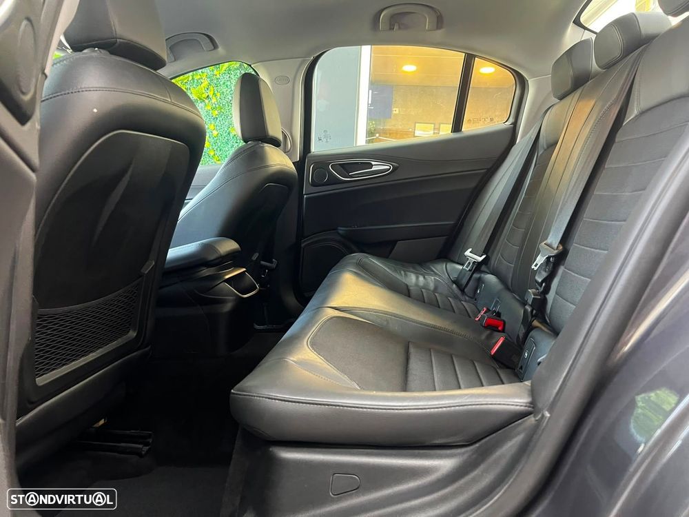 Alfa Romeo Giulia 2.2 D Super - 12