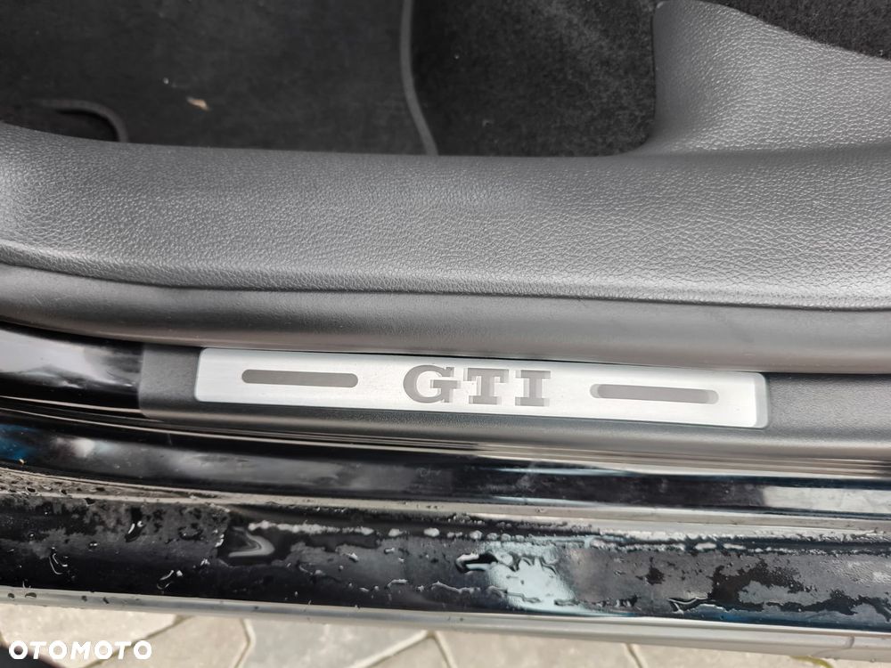 Volkswagen Golf 2.0 GTI - 12