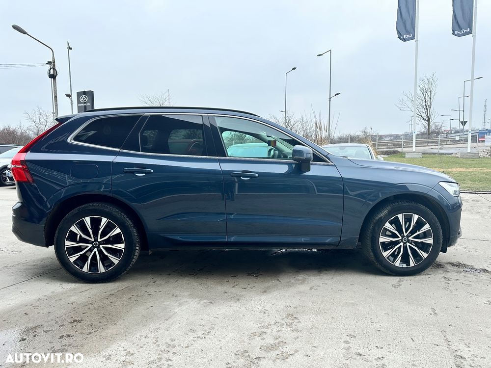 Volvo XC 60 B4 MHEV AT8 FWD Momentum Pro - 8