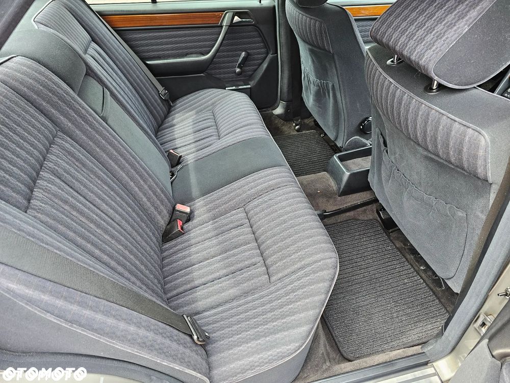 Mercedes-Benz W124 (1984-1993) ver-standard - 17