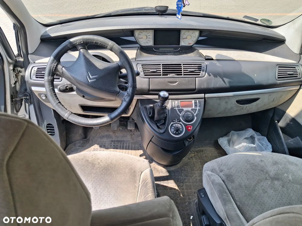 Citroen C8 Peugeot 807 silnik kompletny 2.2 HDI 128KM 4HW DW12 TED4 kolektor przepustnica wtrysk pompa alternator sprężarka skrzynia biegów dwumasa drzwi EZR srebrne klapa maska zderzak lusterko listwa przesuwne boczne klamka zamek rolka wahacz czujnik ciśnienia doładowania mikrostyk blenda pas konsola schowek boczek drzwi fotel obrotowy fotele elektryczne magistrala wody podsufitka panel sterownik wyświetlacz moduł szyba poduszka kierownica manetki zwijak radio mechanizm wydech tłumik mcperson zacisk hamulcowy lampa felga hak czujnik parkowania moduł BSM BSI lampa xenon europa zbiorniczek rura przewód wyświetlacz NA CZĘŚCI WSZYSTKIE CZĘŚCI - 7