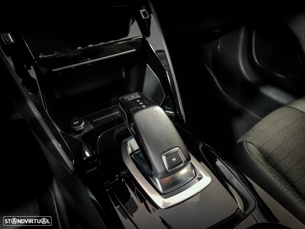 Peugeot 208 1.2 PureTech Allure EAT8 - 44