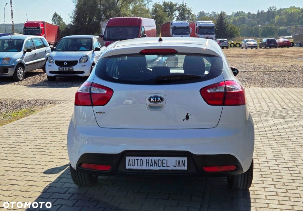 Kia Rio - 16