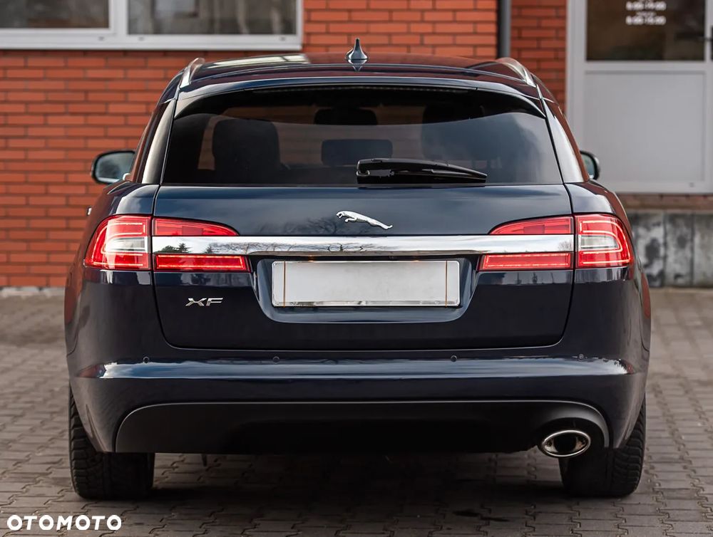 Jaguar XF 2.2 D Luxury - 11