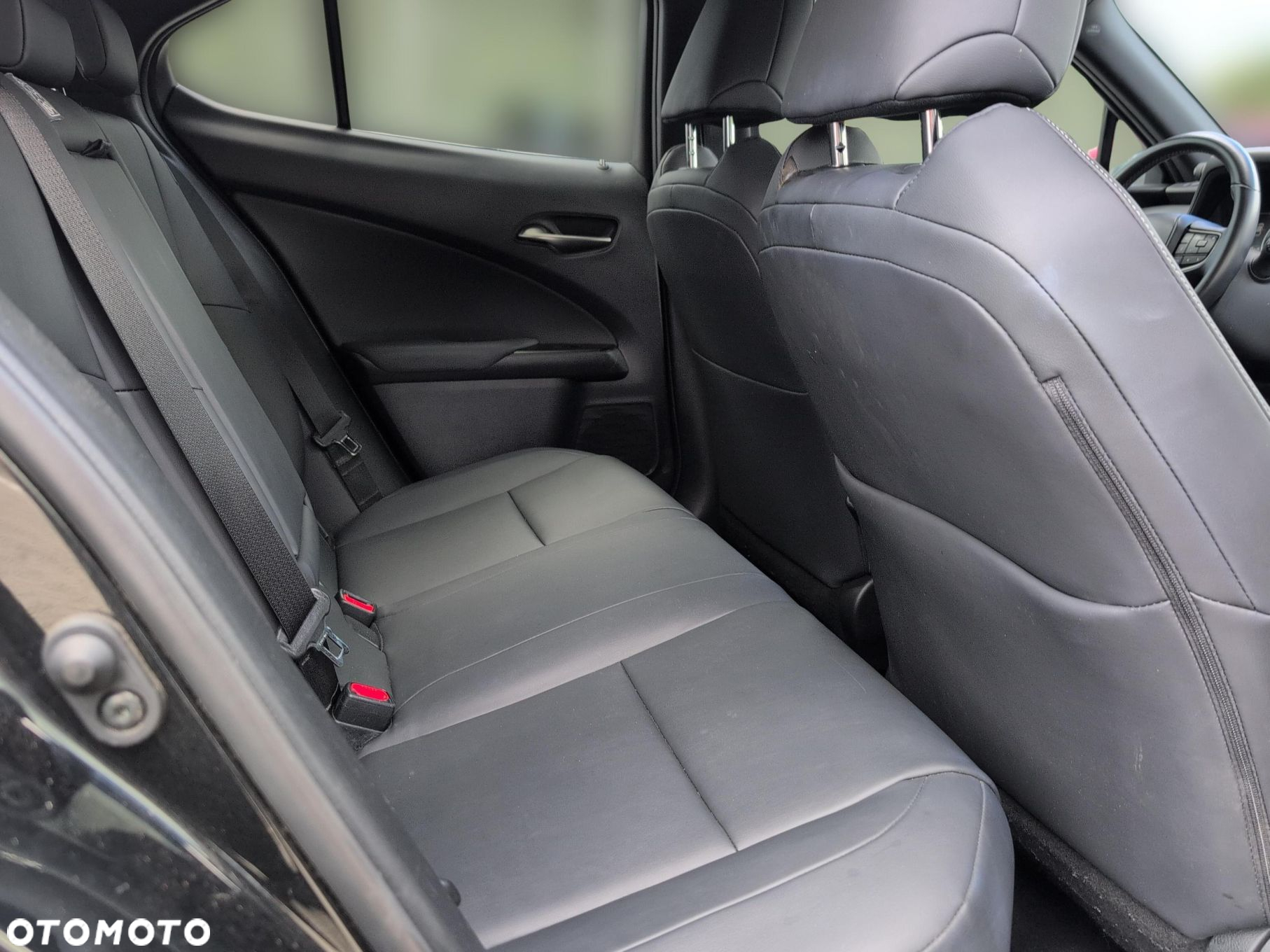 Lexus UX - 10
