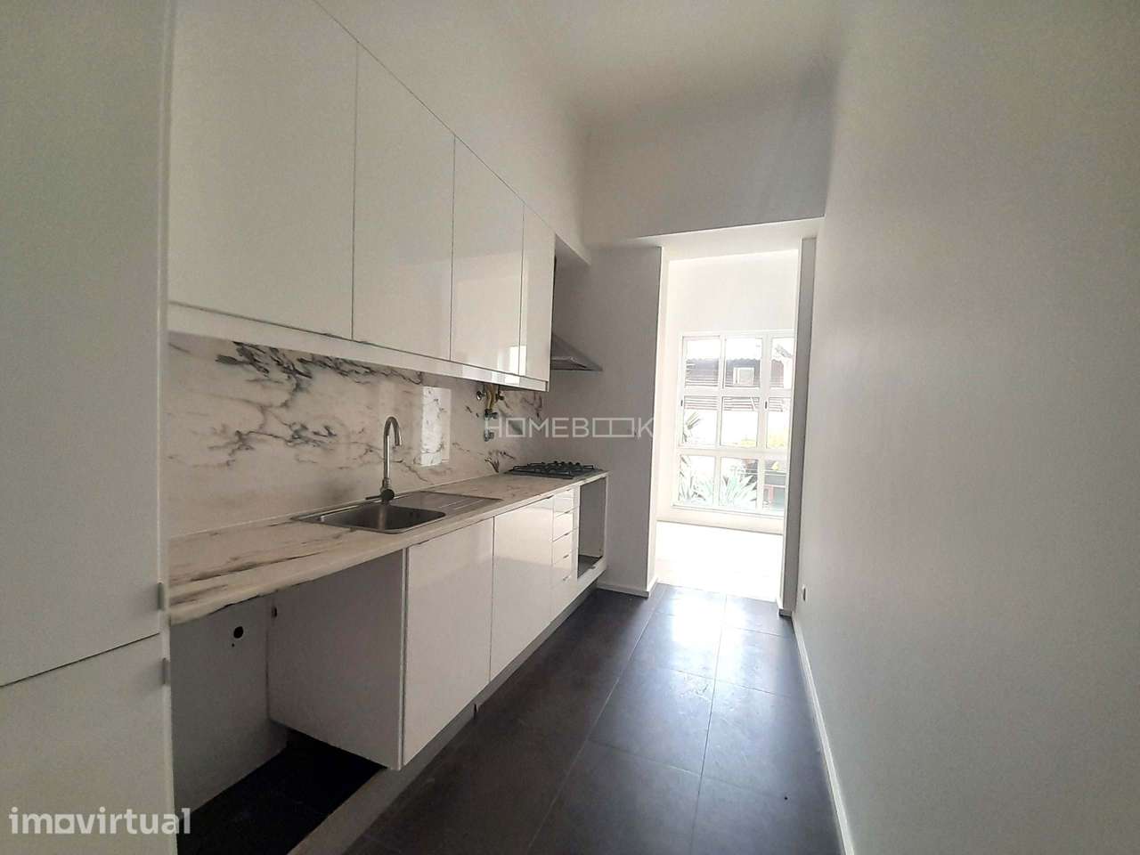 Fantástico T2 totalmente remodelado junto à Unidade de Saúde no Alto d - Grande imagem: 2/17