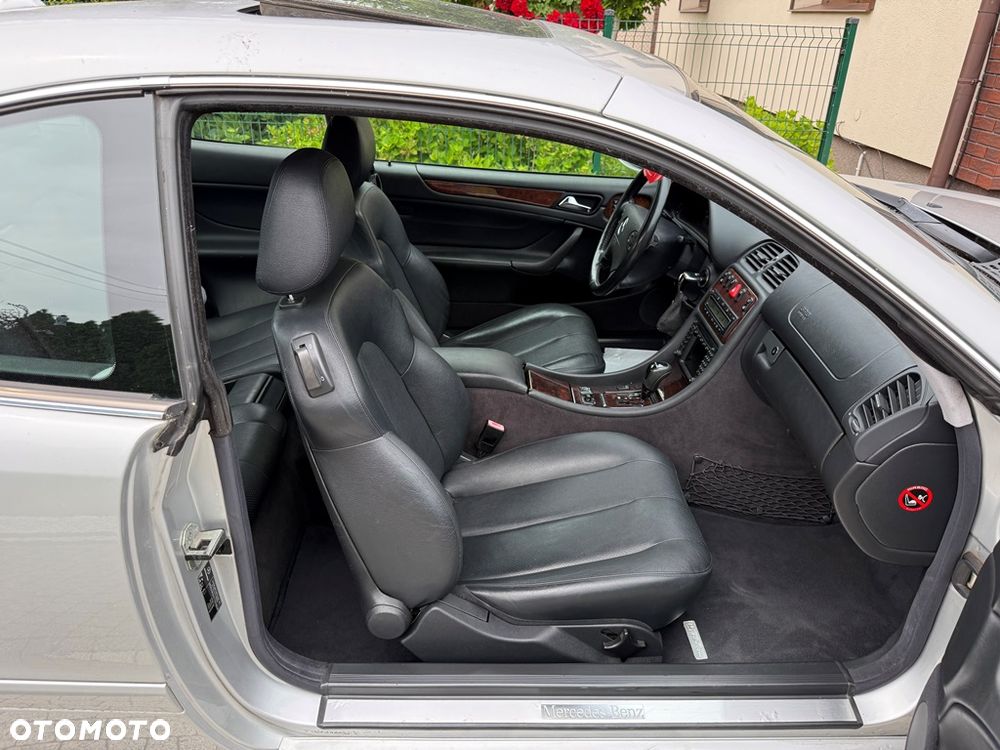 Mercedes-Benz CLK 320 - 24
